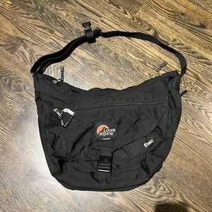 Lowe Alpine Messenger Bag, black nylon, EUC
